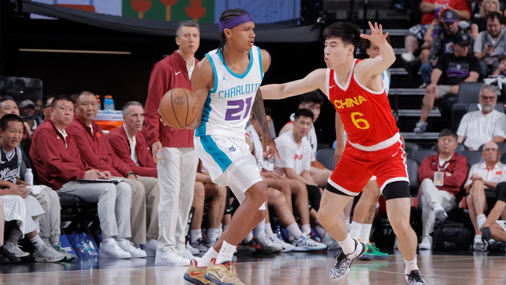 RaeQuan Battle playing for the Charlotte Hornets in the Summer League Invitation. 